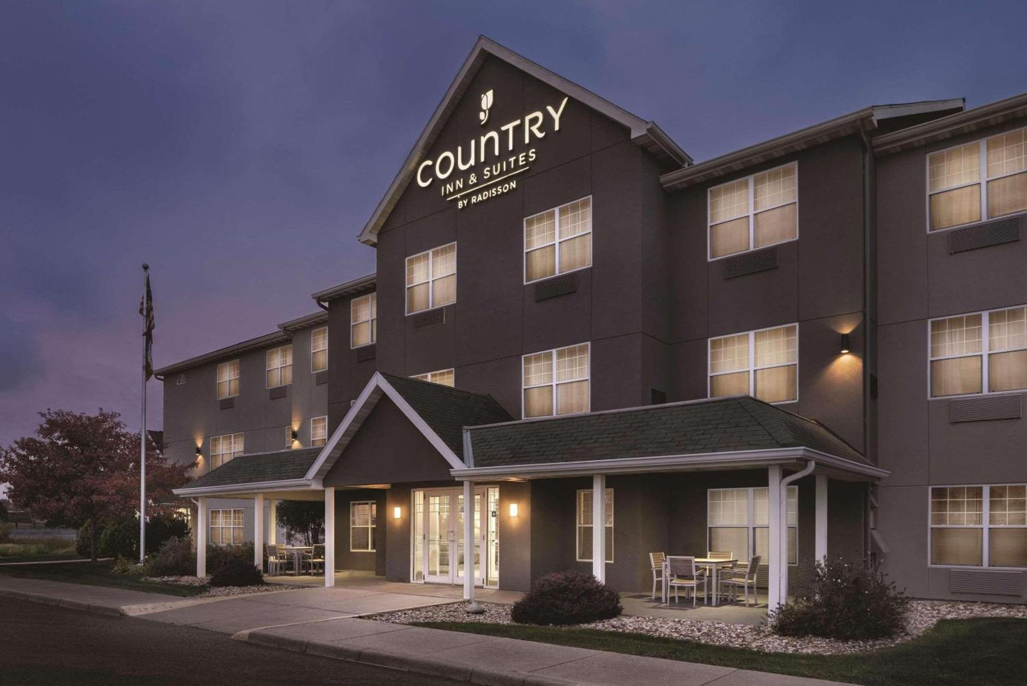 Country Inn & Suites By Radisson, Waterloo, Ia Bagian luar foto